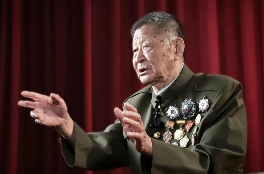 黃宗德
“共和國勛章”獲得者,中國人民解放軍原52824部隊副師職顧問。